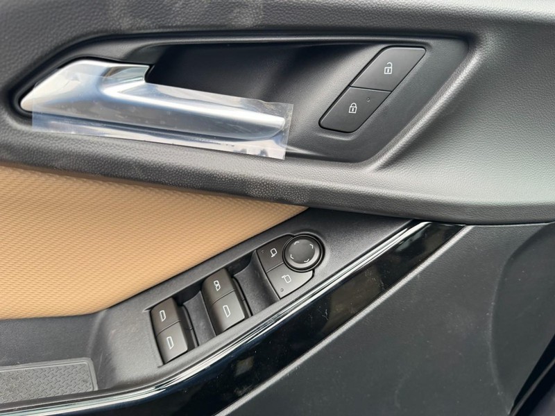 Chevrolet Equinox Vehicle Image 10