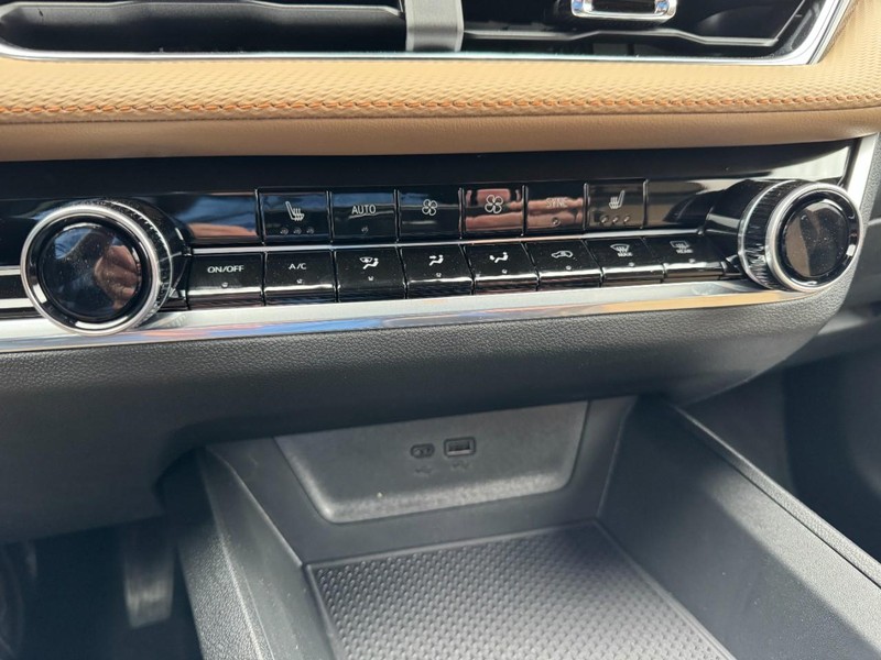 Chevrolet Equinox Vehicle Image 13