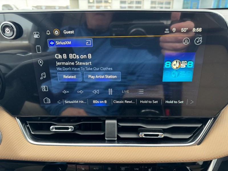 Chevrolet Equinox Vehicle Image 14