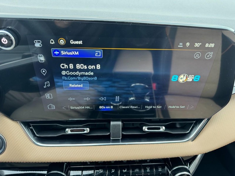 Chevrolet Equinox Vehicle Image 14