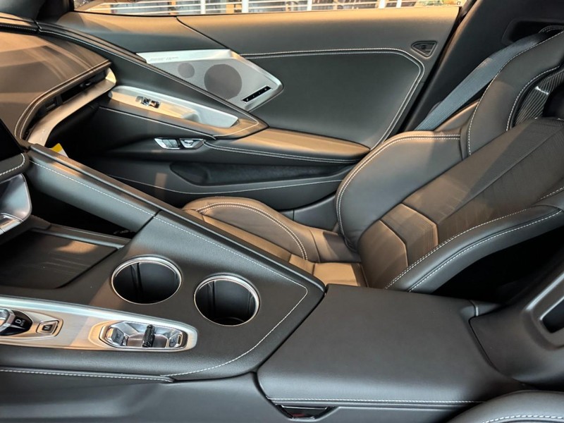 Chevrolet Corvette Vehicle Image 08