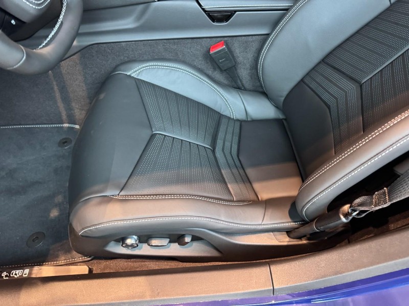 Chevrolet Corvette Vehicle Image 09