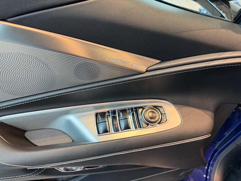 Chevrolet Corvette Vehicle Image 10