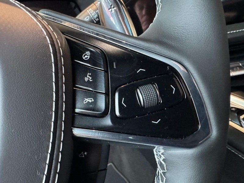 Chevrolet Corvette Vehicle Image 12