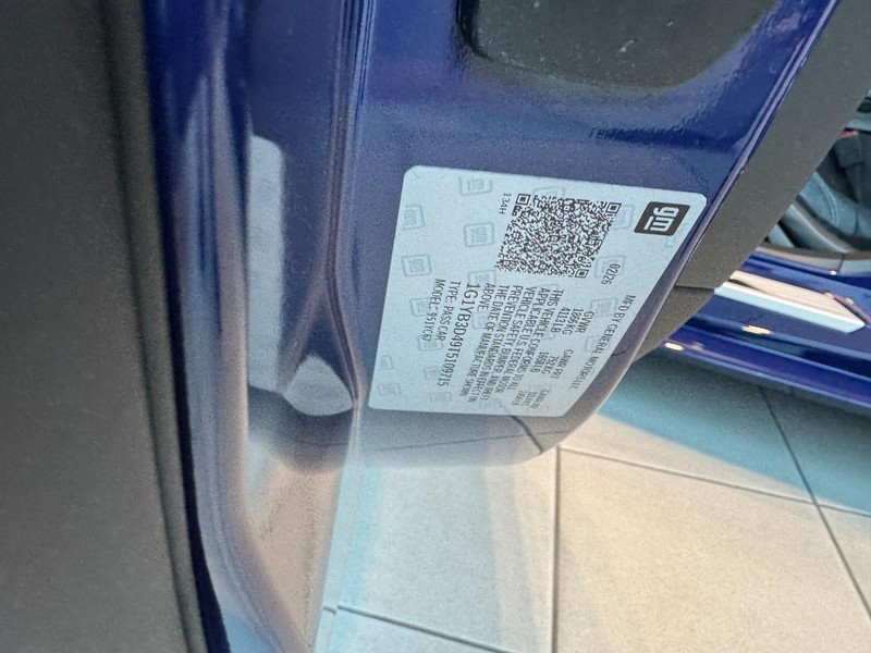 Chevrolet Corvette Vehicle Image 15