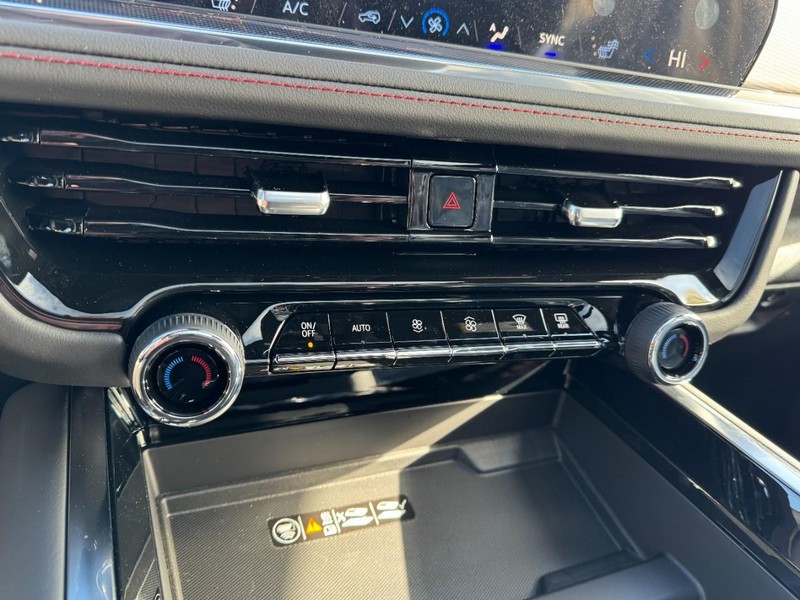 Chevrolet Tahoe Vehicle Image 13