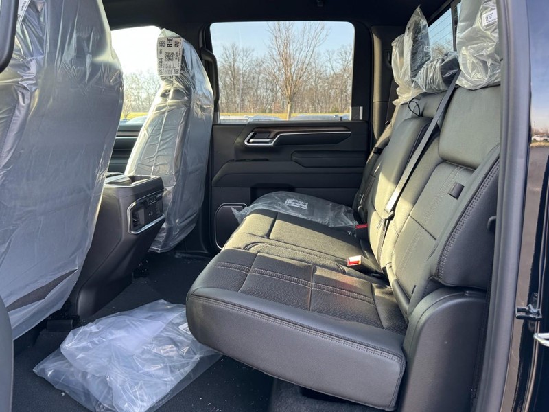 Chevrolet Silverado 2500HD Vehicle Image 09