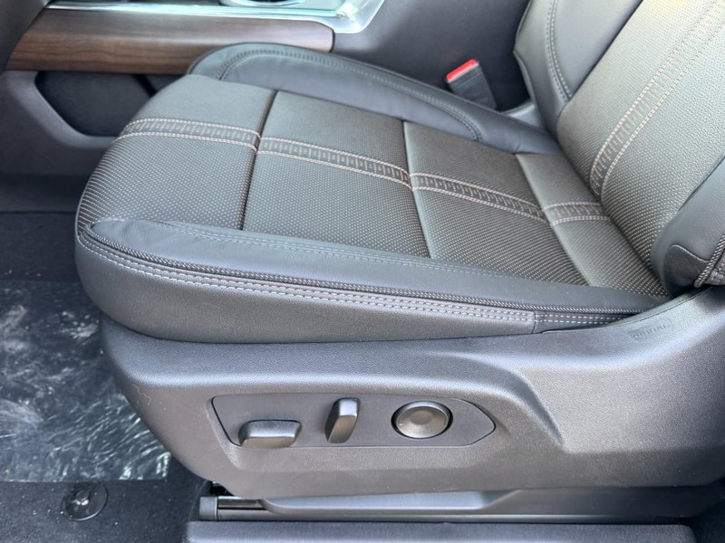 Chevrolet Silverado 2500HD Vehicle Image 10