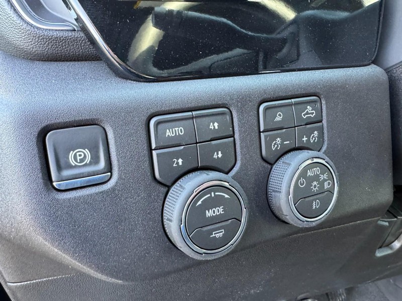 Chevrolet Silverado 2500HD Vehicle Image 11