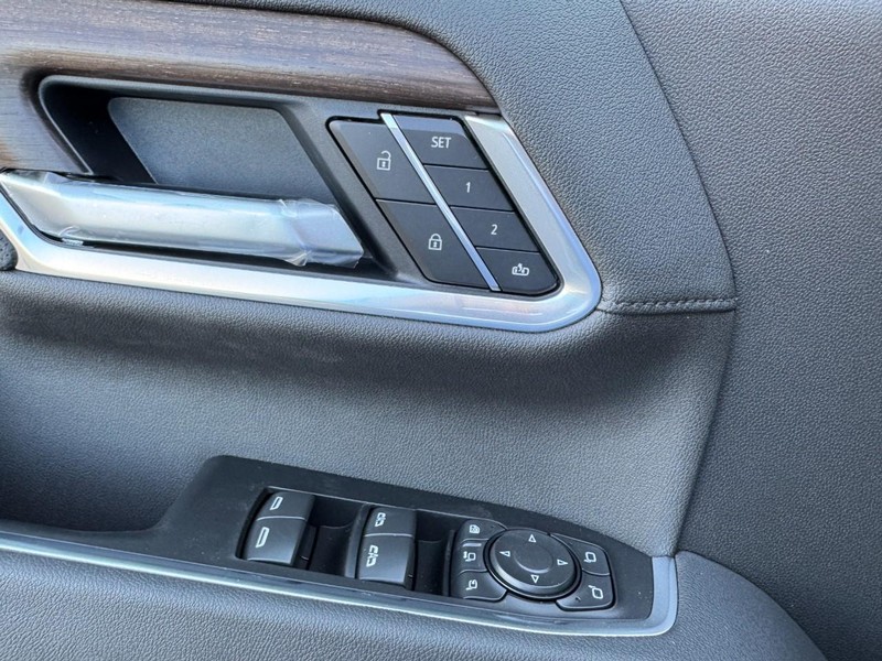 Chevrolet Silverado 2500HD Vehicle Image 12