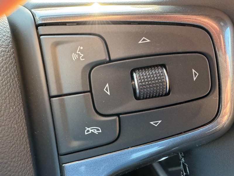 Chevrolet Silverado 2500HD Vehicle Image 14