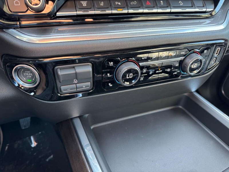 Chevrolet Silverado 2500HD Vehicle Image 15