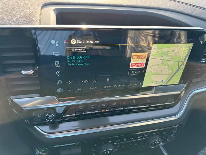 Chevrolet Silverado 2500HD Vehicle Image 16