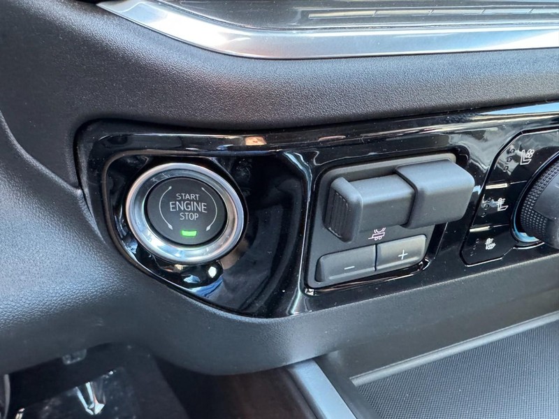 Chevrolet Silverado 2500HD Vehicle Image 19