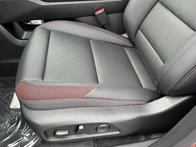 Chevrolet Equinox Vehicle Image 09