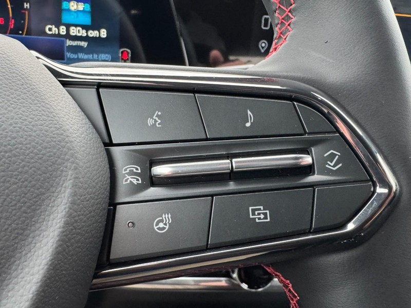 Chevrolet Equinox Vehicle Image 12