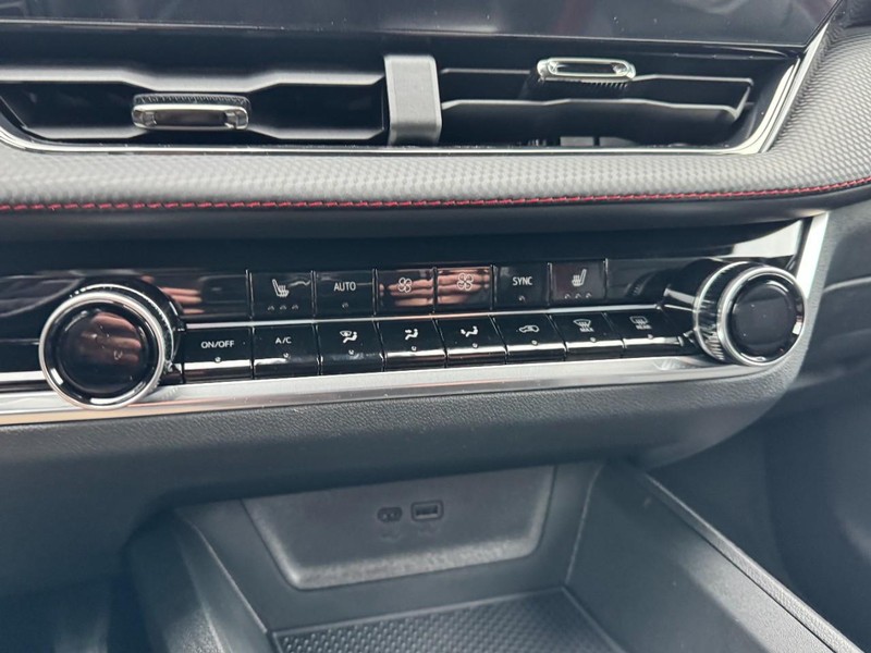 Chevrolet Equinox Vehicle Image 13