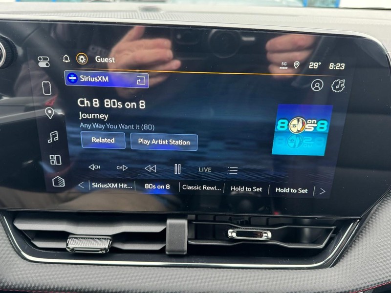 Chevrolet Equinox Vehicle Image 14