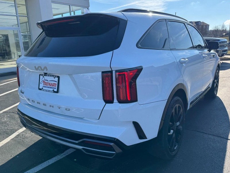 Kia Sorento Vehicle Image 03