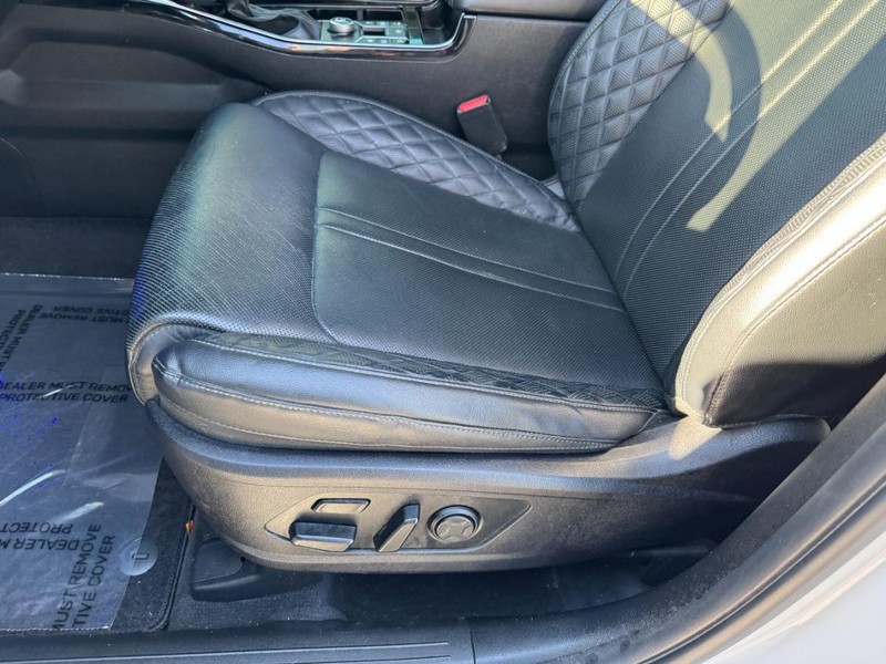 Kia Sorento Vehicle Image 16