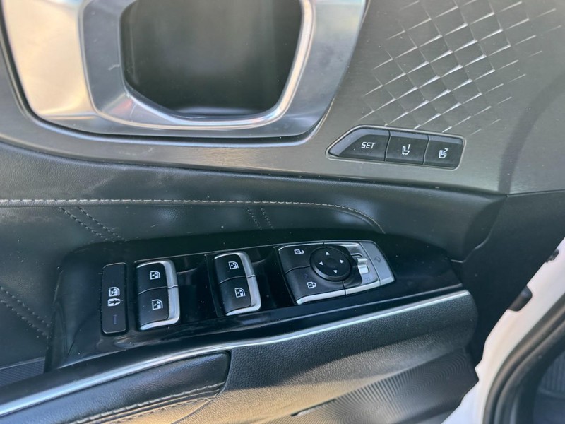 Kia Sorento Vehicle Image 17