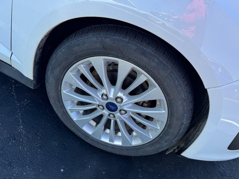 Ford C-Max Hybrid Vehicle Image 05