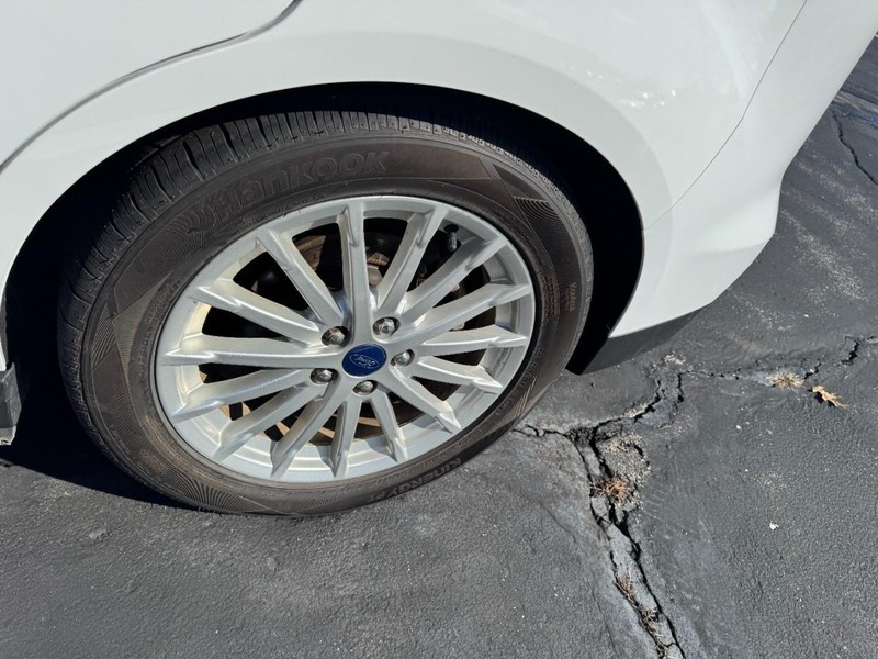 Ford C-Max Hybrid Vehicle Image 05