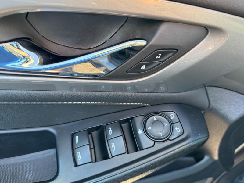 Chevrolet Traverse Vehicle Image 16