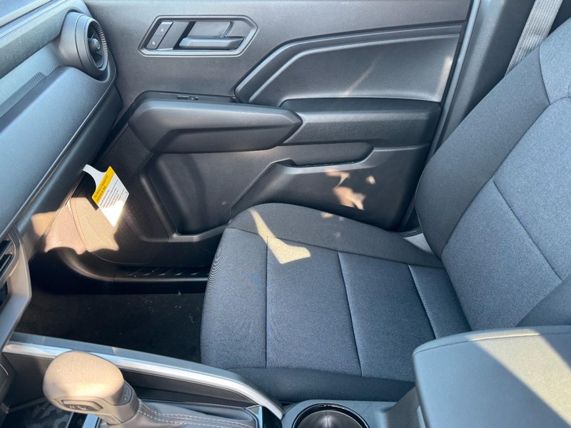 Chevrolet Colorado Vehicle Image 09