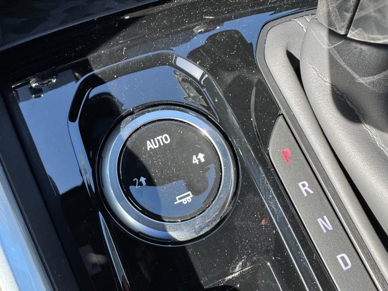 Chevrolet Colorado Vehicle Image 12