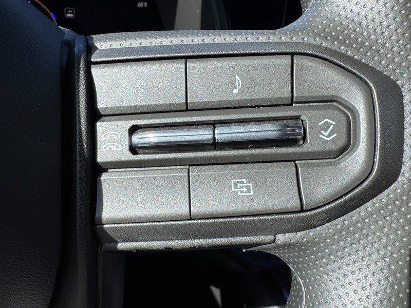 Chevrolet Colorado Vehicle Image 13