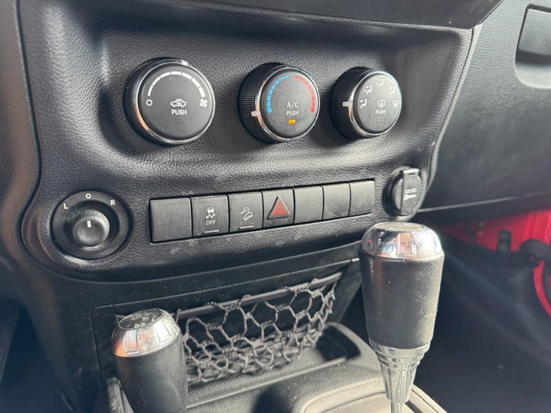 Jeep Wrangler Unlimited Vehicle Image 18