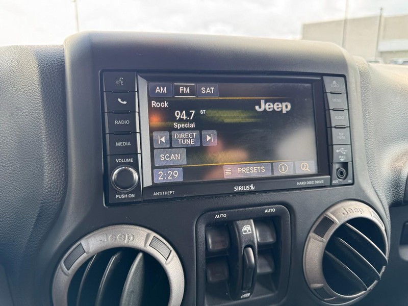 Jeep Wrangler Unlimited Vehicle Image 19