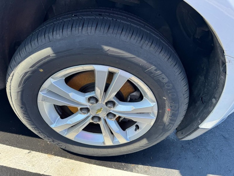 Chevrolet Equinox Vehicle Image 05