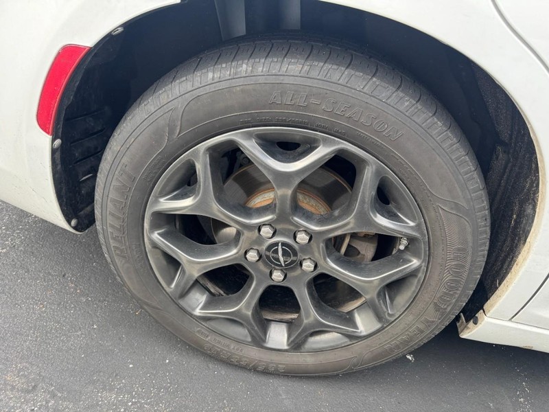 Chrysler 300 Vehicle Image 05