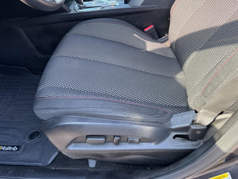 Chevrolet Equinox Vehicle Image 14