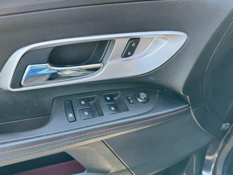 Chevrolet Equinox Vehicle Image 15