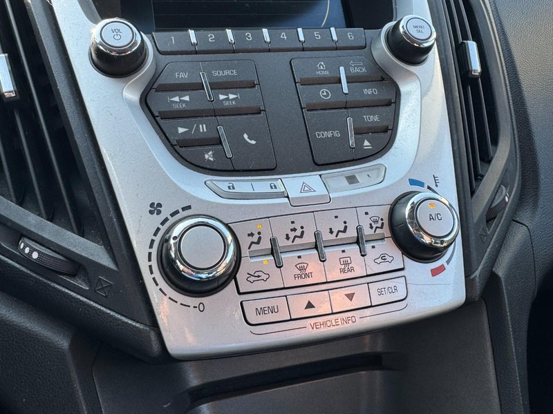 Chevrolet Equinox Vehicle Image 18