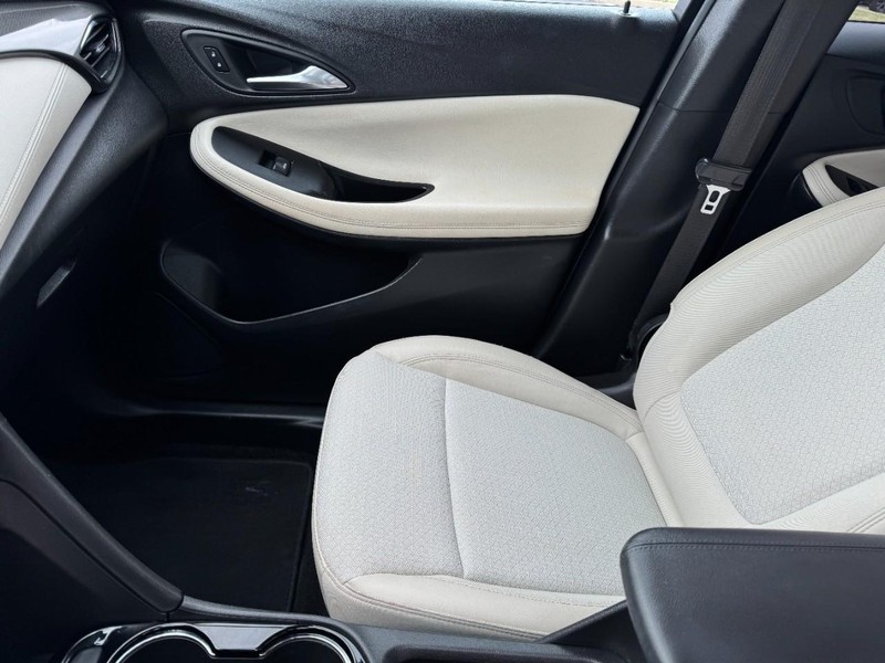 Buick Encore GX Vehicle Full-screen Gallery Image 13