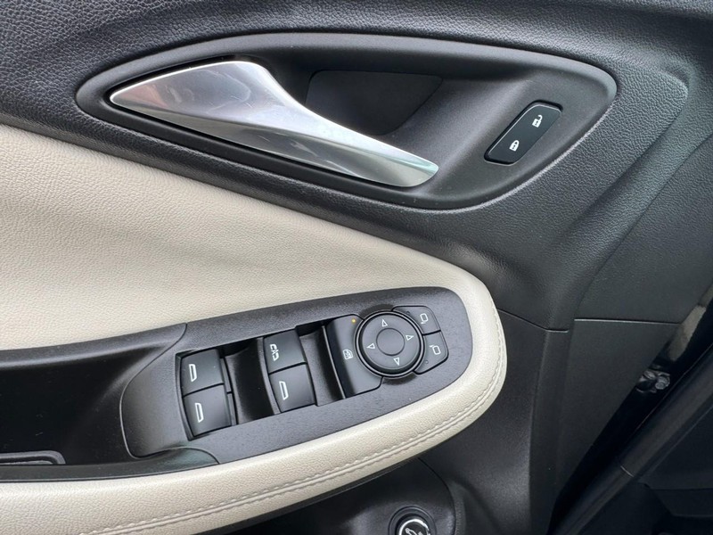 Buick Encore GX Vehicle Full-screen Gallery Image 15