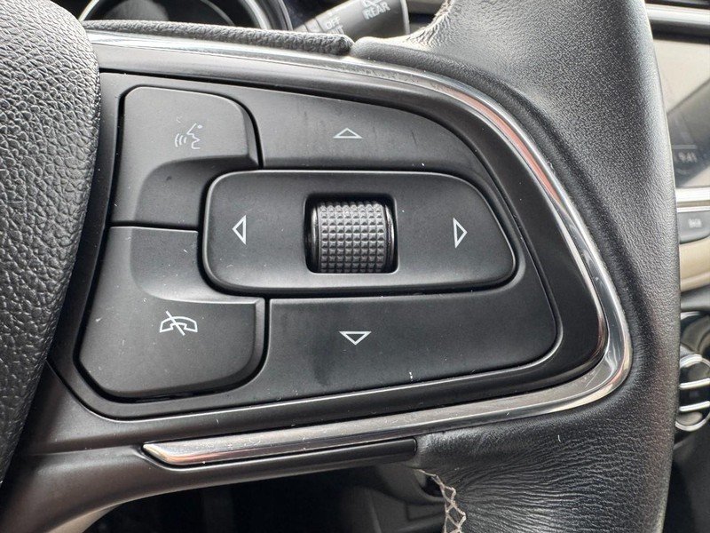 Buick Encore GX Vehicle Full-screen Gallery Image 17