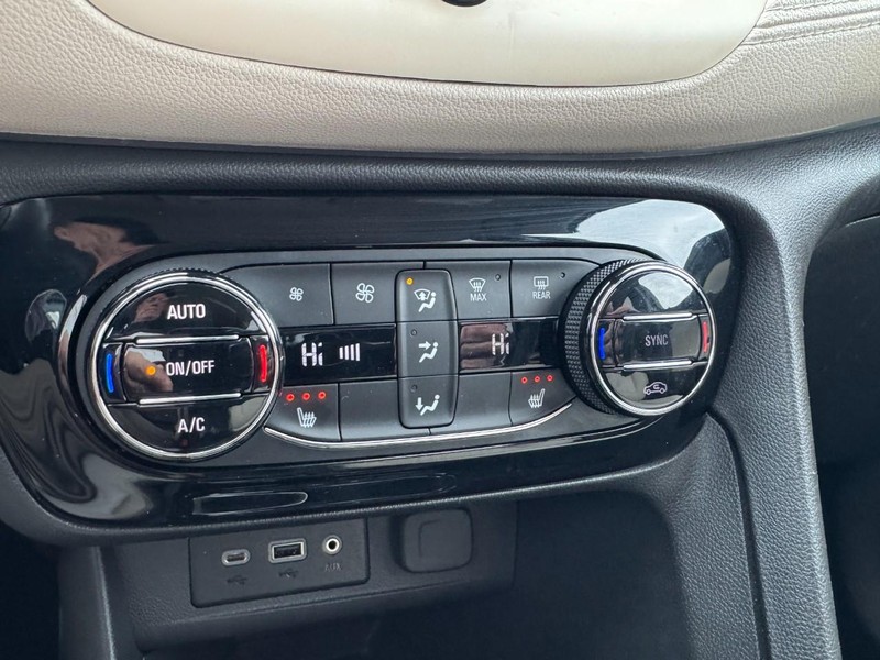 Buick Encore GX Vehicle Full-screen Gallery Image 18