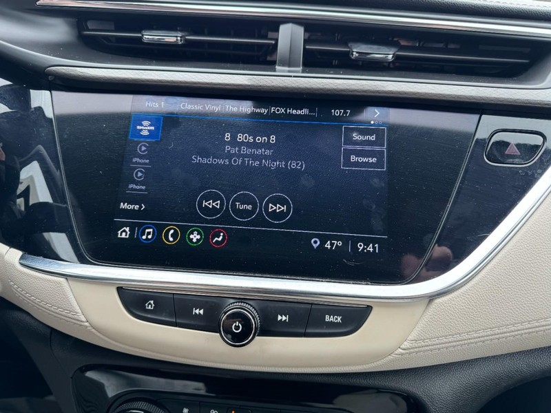 Buick Encore GX Vehicle Full-screen Gallery Image 19