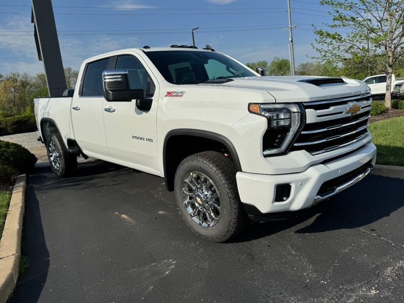 Chevrolet Silverado 2500HD Vehicle Image 02
