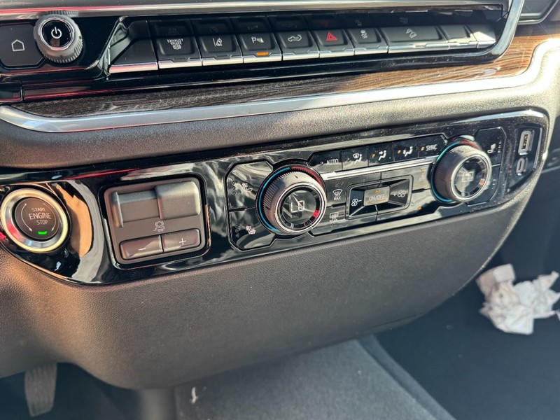 Chevrolet Silverado 2500HD Vehicle Image 16