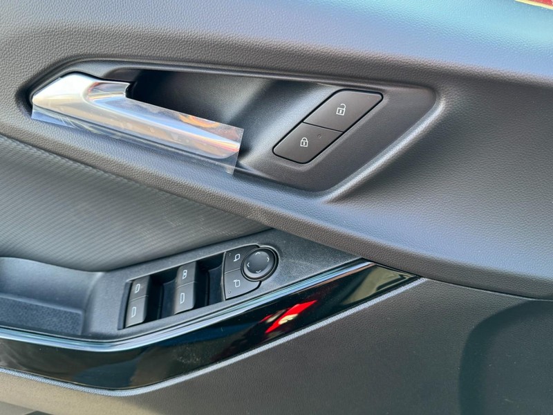 Chevrolet Equinox Vehicle Image 10