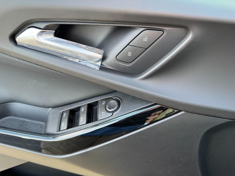 Chevrolet Equinox Vehicle Image 10
