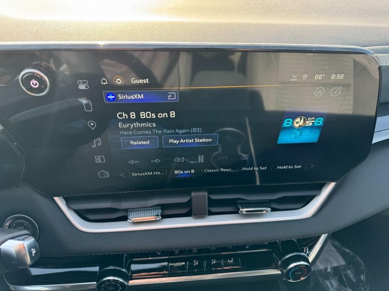 Chevrolet Equinox Vehicle Image 14