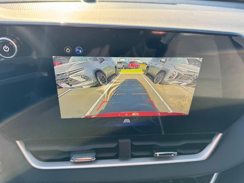 Chevrolet Equinox Vehicle Image 16