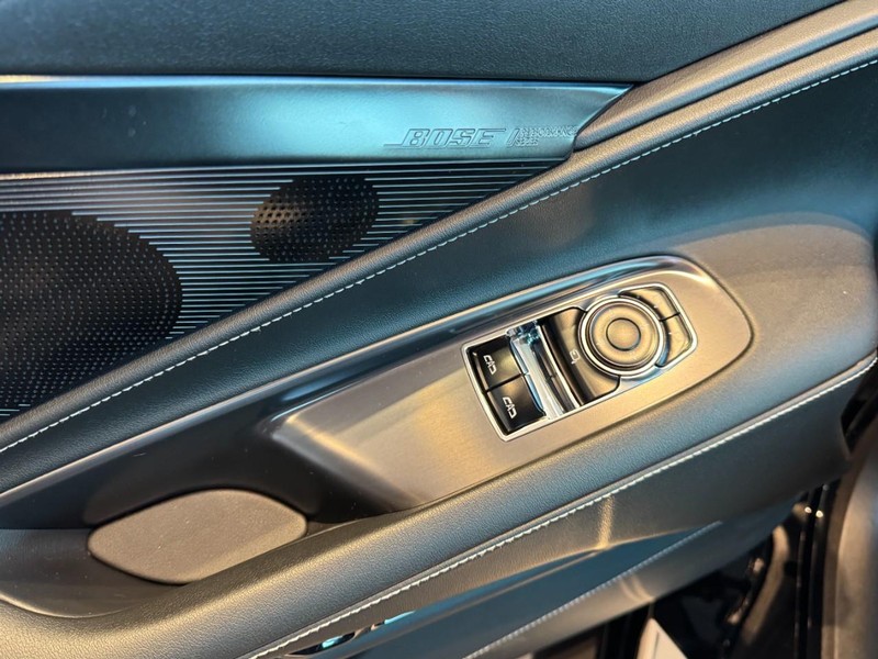 Chevrolet Corvette Vehicle Image 09